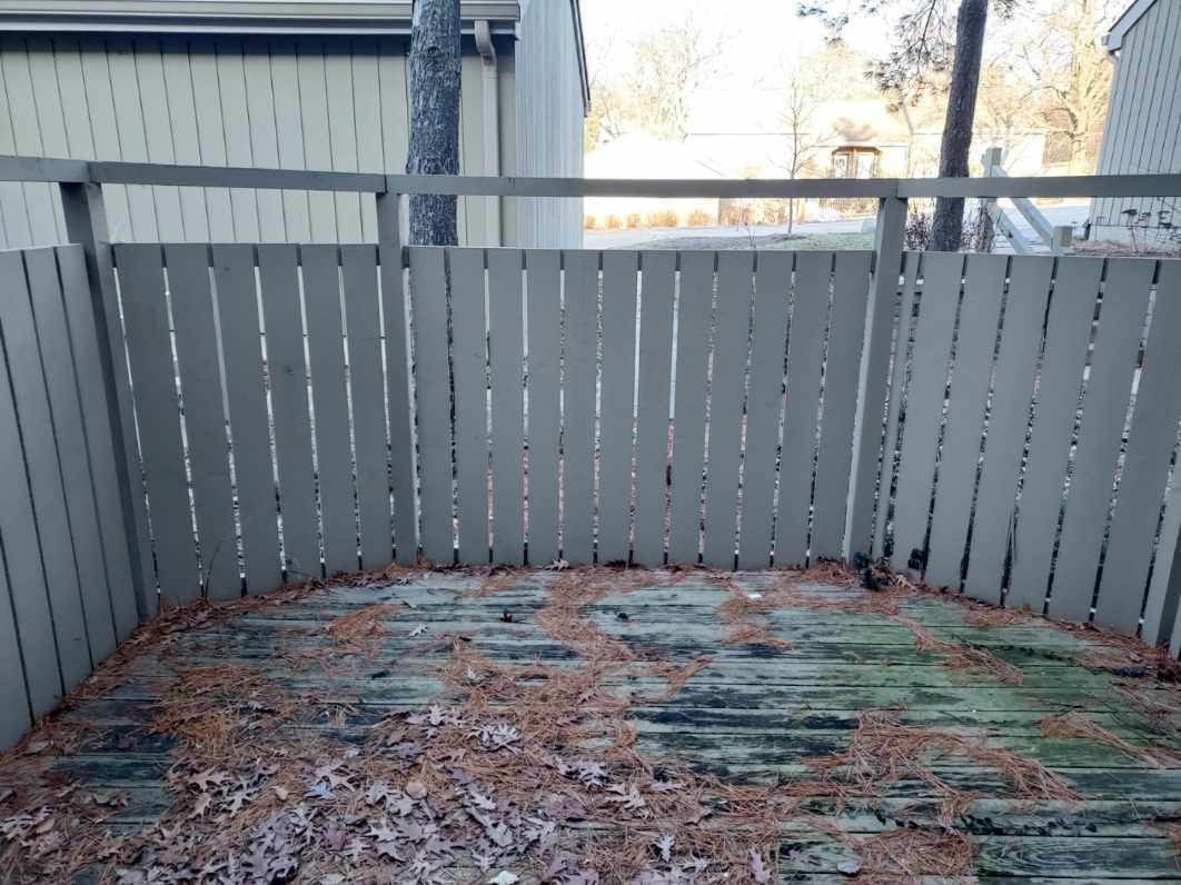 787 Oak Hill Road, Unit 467 Lake Barrington, IL 60010 - Photo 18 of 57 a view of wooden fence