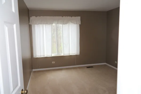 $423,900 | 787 Oak Hill Road, Unit 467, Lake Barrington, IL 60010