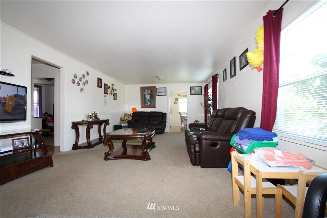 1704 Rockefeller Avenue Everett, WA 98201 - Photo 14 of 36 a living room with furniture and a flat screen tv