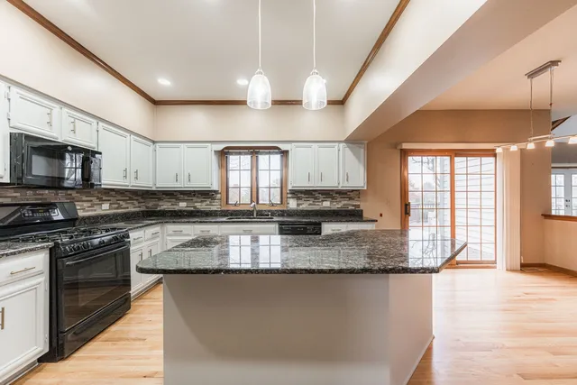 $749,900 | 3432 Caine Drive, Naperville, IL 60564