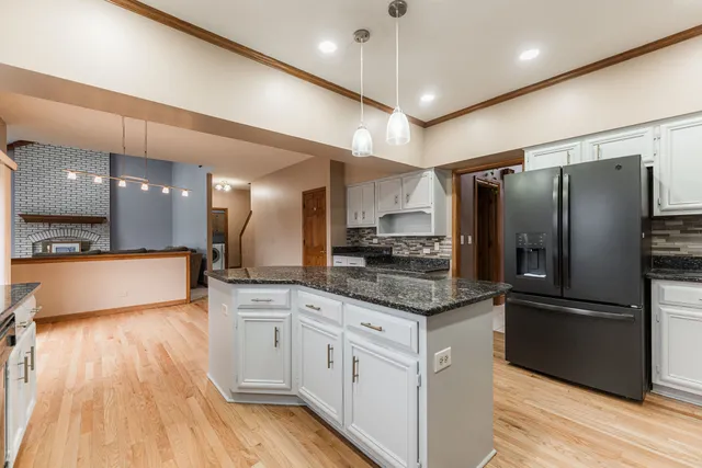 $749,900 | 3432 Caine Drive, Naperville, IL 60564