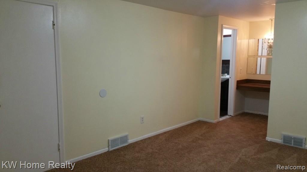 23530 Rockingham Street Southfield, MI 48033 - Photo 57 of 67 20150520_114501.jpg