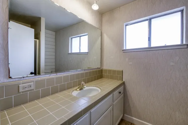 $410,000 | 6583 North Maple Avenue, Fresno, CA 93710