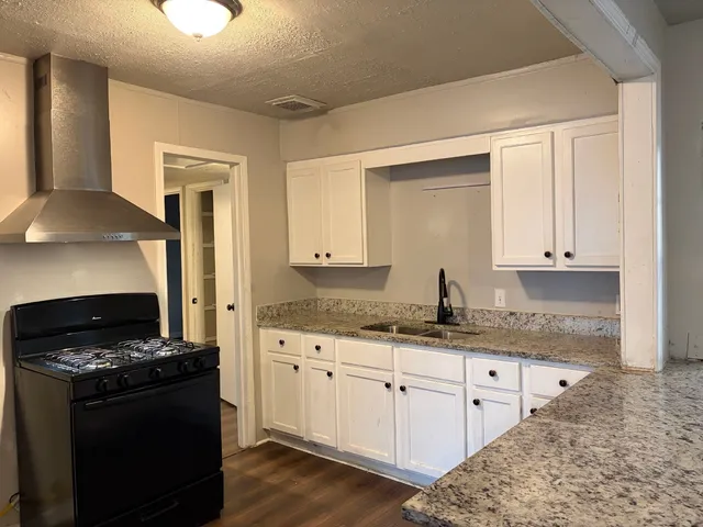 $184,900 | 5818 Glenhurst Drive, Houston, TX 77033