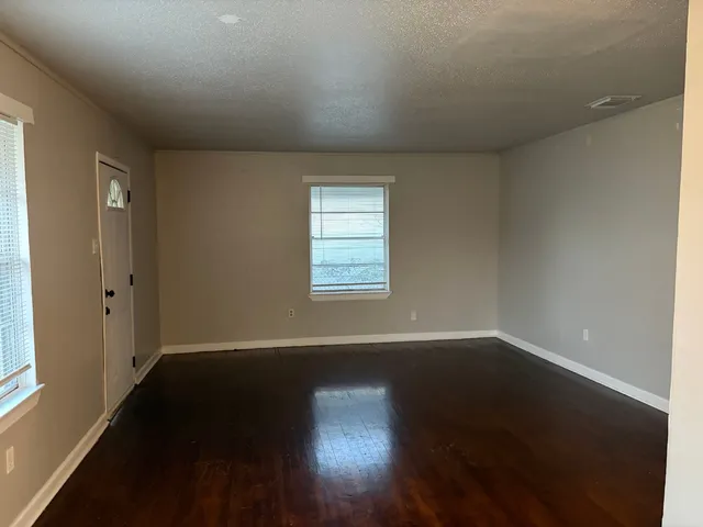 $184,900 | 5818 Glenhurst Drive, Houston, TX 77033