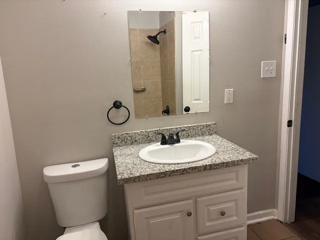 $184,900 | 5818 Glenhurst Drive, Houston, TX 77033