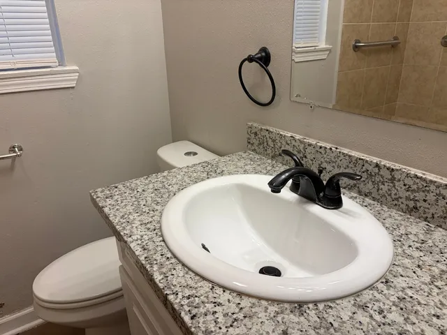 $184,900 | 5818 Glenhurst Drive, Houston, TX 77033