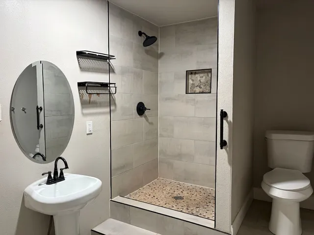 $184,900 | 5818 Glenhurst Drive, Houston, TX 77033