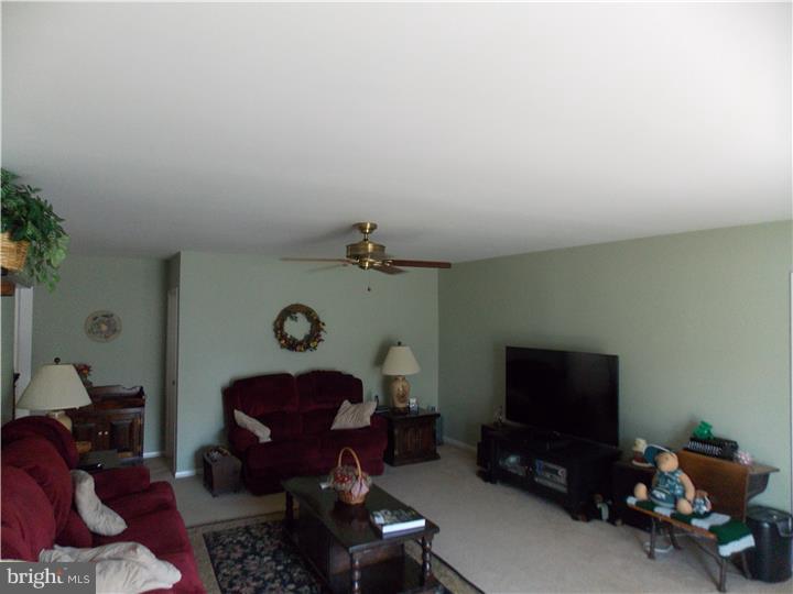 535 Fairhurst Road Fairless Hills, PA 19030 - Photo 6 of 23 Family Room