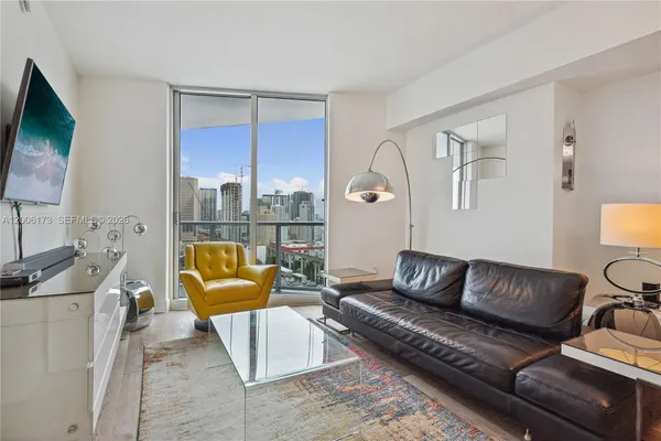 $3,200 | 185 Southwest 7th Street, Unit 2105, Miami, FL 33130