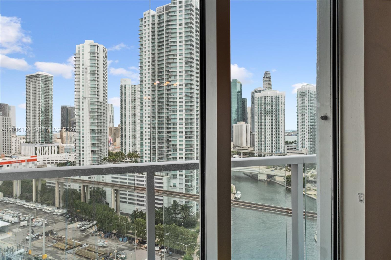 185 Southwest 7th Street, Unit 2105 Miami, FL 33130 - Photo 15 of 18