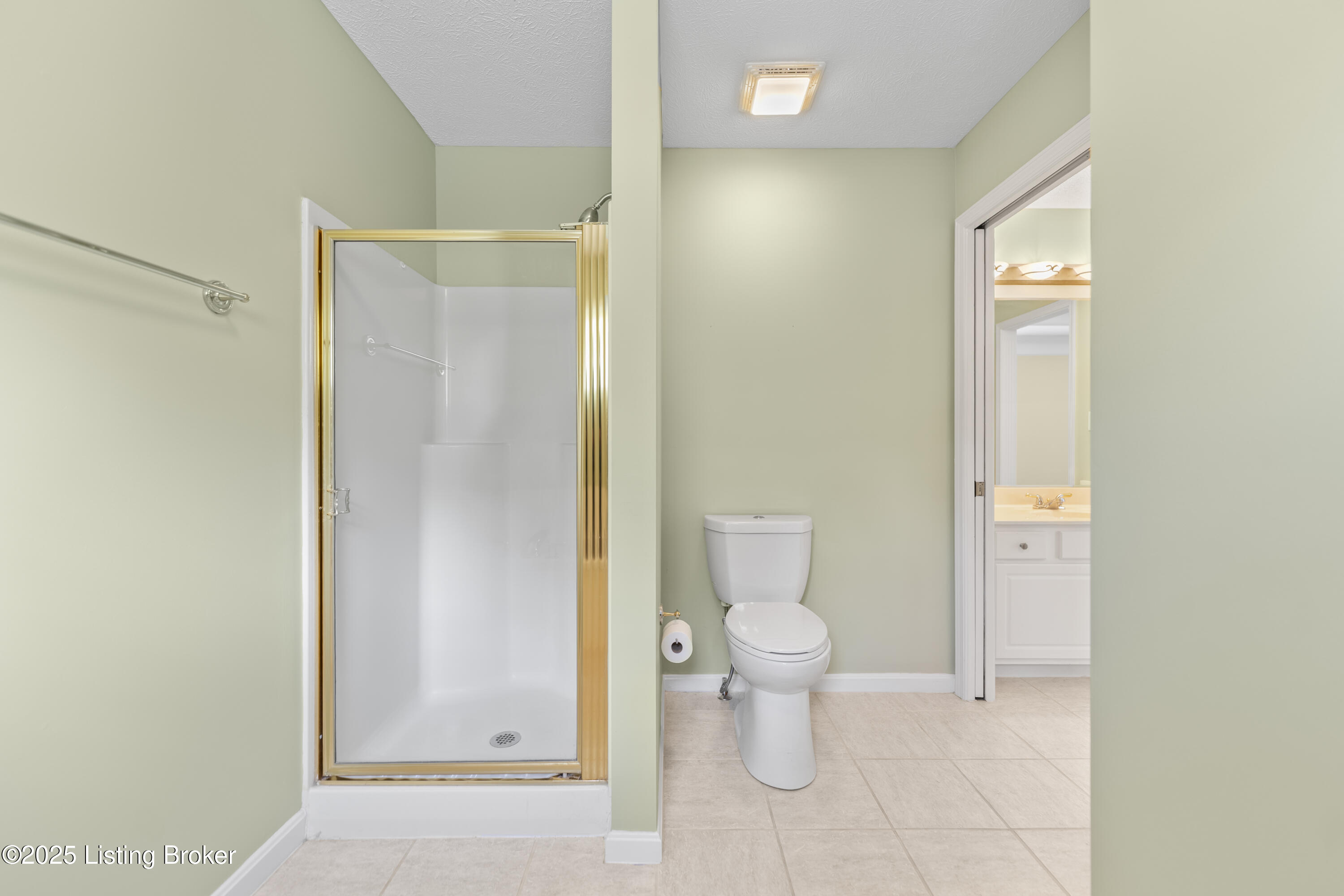 4702 Chenoweth Run Road Louisville, KY 40299 - Photo 12 of 24 Primary Shower