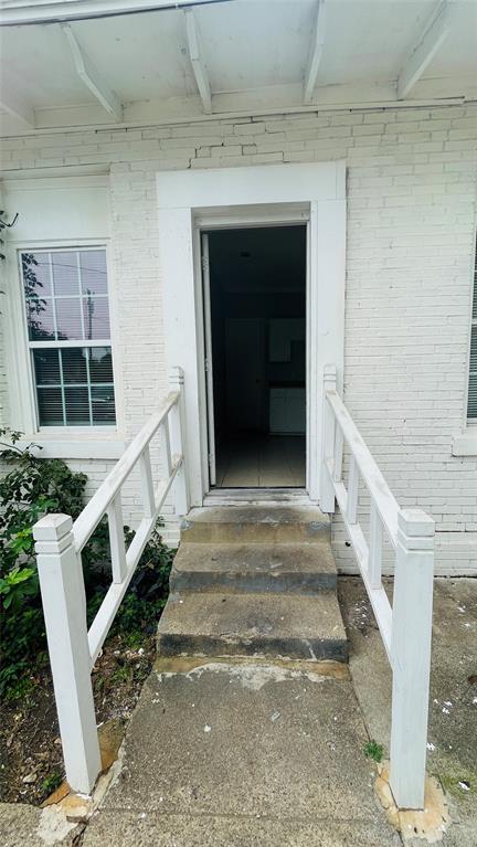 805 South Tyler Street, Unit 3 Dallas, TX 75208 - Photo 2 of 13 a view of an entryway door of a house