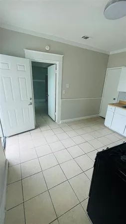 a view of a garage