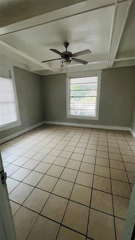 805 South Tyler Street, Unit 3 Dallas, TX 75208 - Photo 7 of 13 a view of an empty room and window