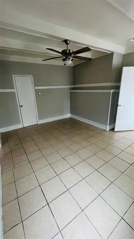 805 South Tyler Street, Unit 3 Dallas, TX 75208 - Photo 9 of 13 a view of a livingroom with an empty space and a window