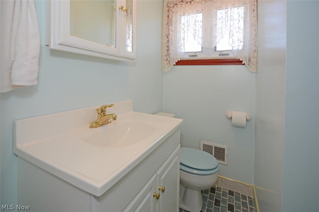 8116 Ackley Road Parma, OH 44129 - Photo 12 of 29