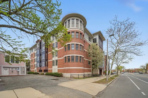 $850,000 | 533 Cambridge Street, Unit 105, Boston, MA 02134