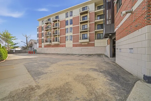 $850,000 | 533 Cambridge Street, Unit 105, Boston, MA 02134