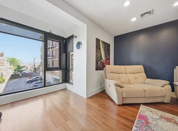 $850,000 | 533 Cambridge Street, Unit 105, Boston, MA 02134