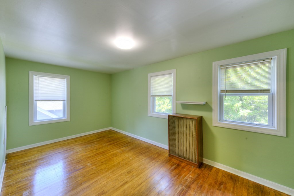148 Whitmarsh Avenue Worcester, MA 01606 - Photo 16 of 34