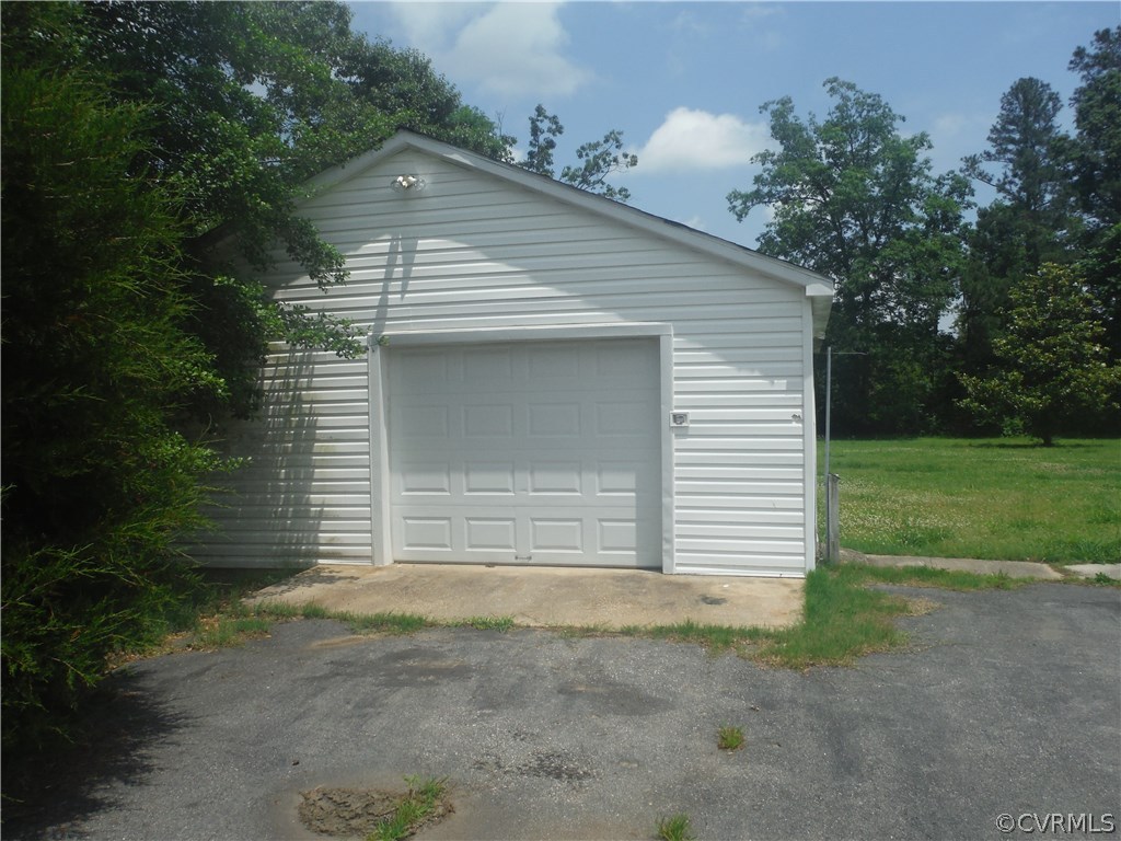 9511 East Quaker Road Disputanta, VA 23842 - Photo 9 of 10 Gallery Image 9