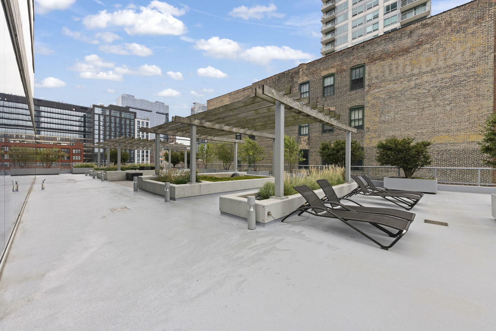 611 South Wells Street, Unit 2402 Chicago, IL 60607 - Photo 19 of 33 a view of outdoor space yard and patio