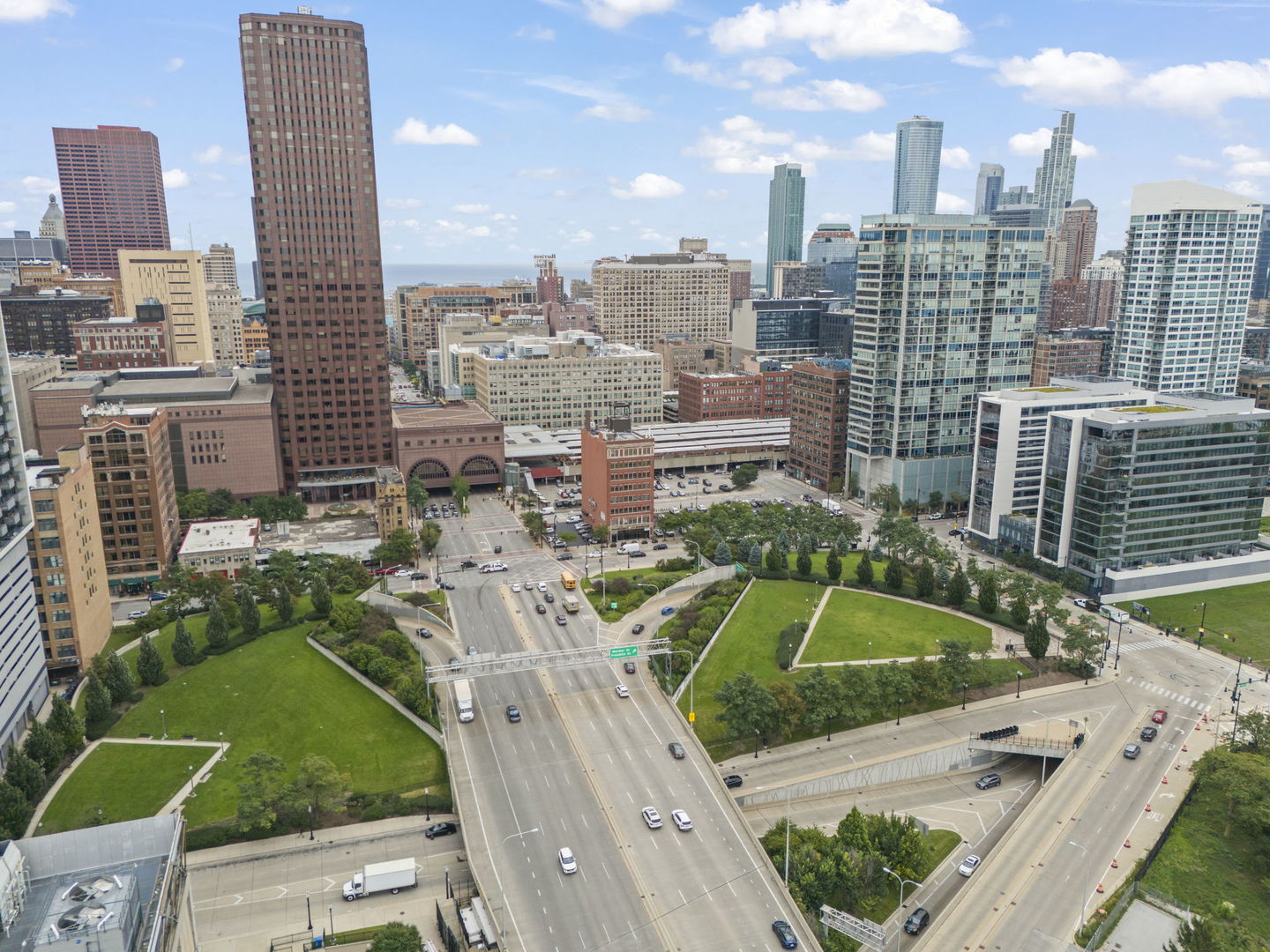 611 South Wells Street, Unit 2402 Chicago, IL 60607 - Photo 25 of 33 a view of a city with tall buildings