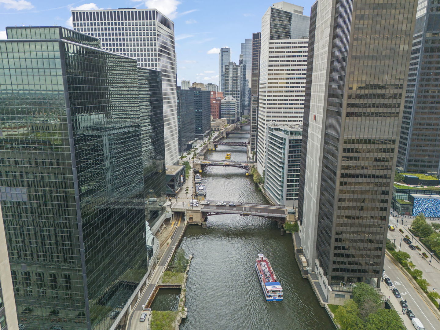 611 South Wells Street, Unit 2402 Chicago, IL 60607 - Photo 26 of 33