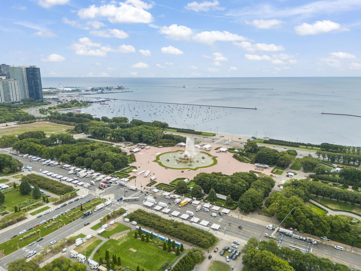 611 South Wells Street, Unit 2402 Chicago, IL 60607 - Photo 31 of 33 a view of a city