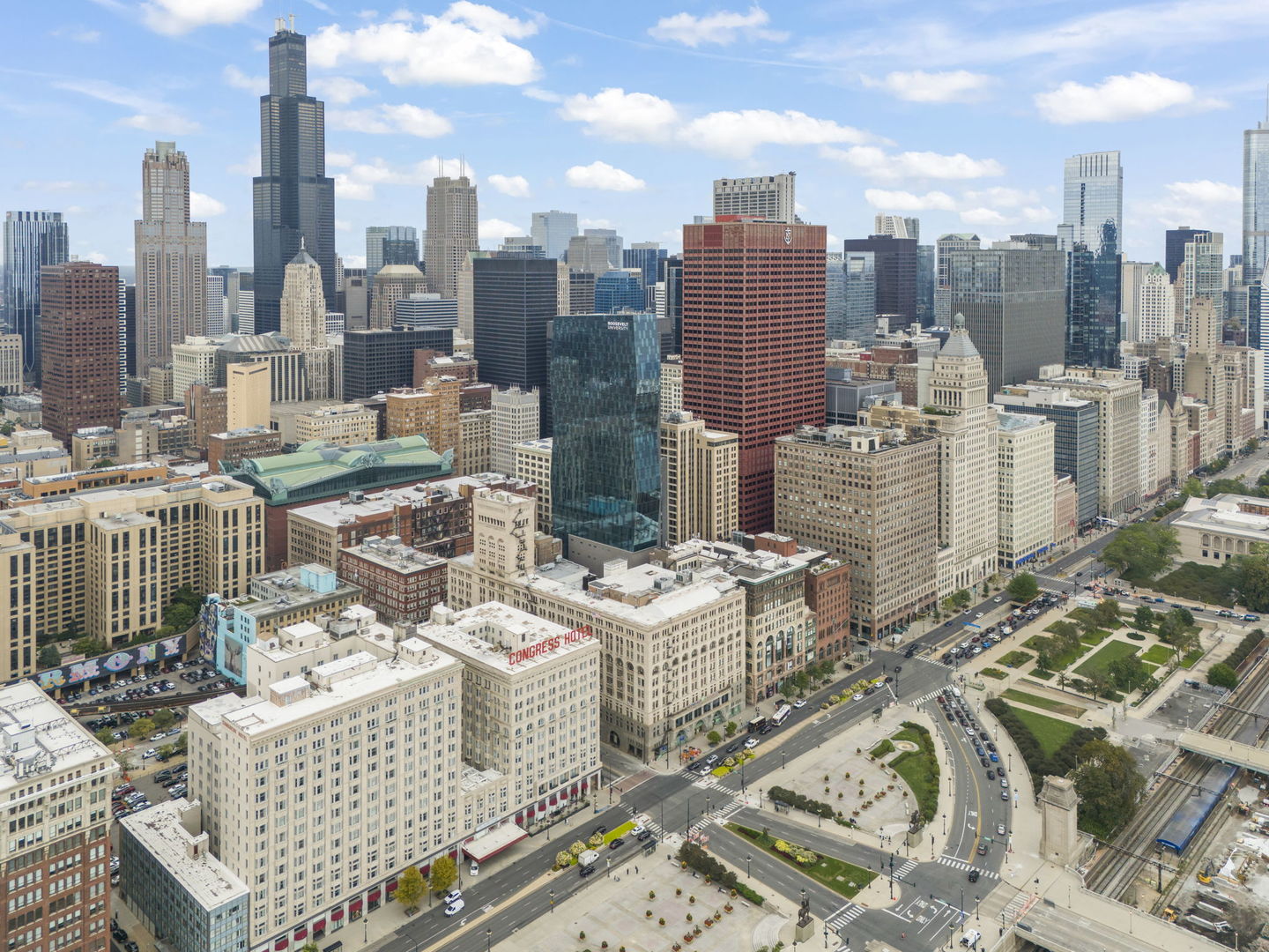 611 South Wells Street, Unit 2402 Chicago, IL 60607 - Photo 32 of 33 a picture of city view