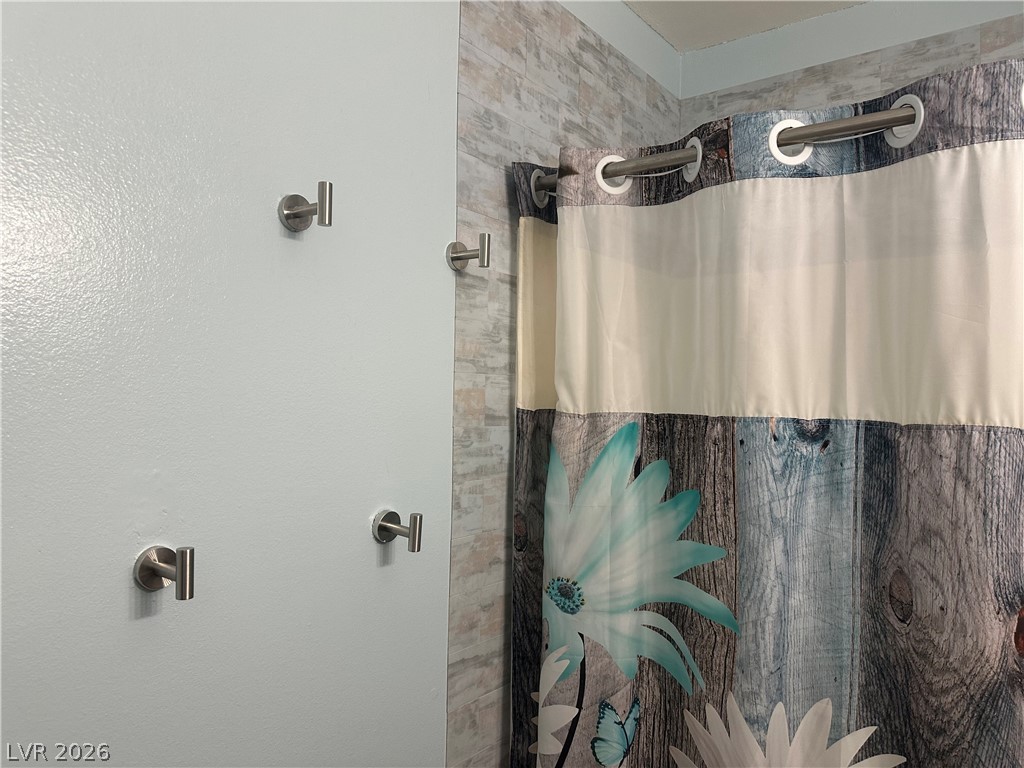 233 Ash Street Henderson, NV 89015 - Photo 9 of 20 Bathroom with curtained shower