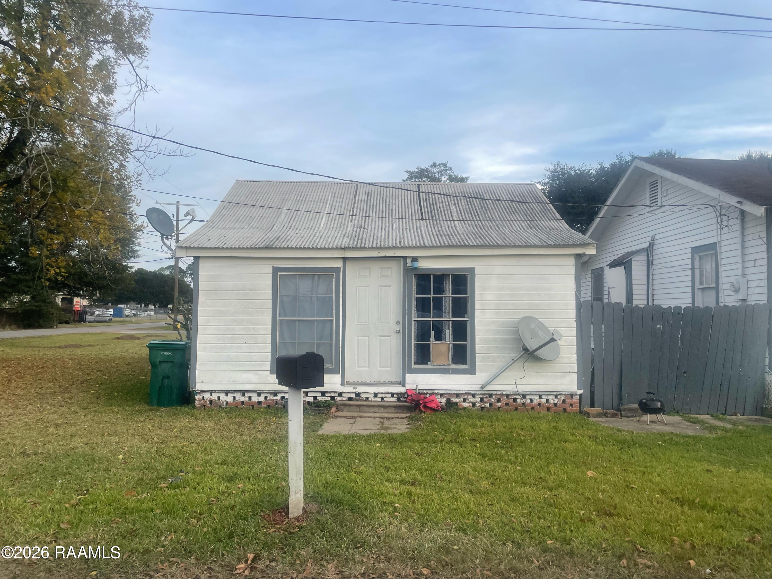 303 South Washington Street Broussard, LA 70518 - Photo 2 of 7 IMG_4964