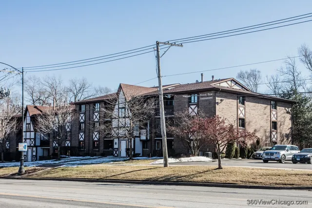 $229,900 | 8415 West 95th Street, Unit 24, Hickory Hills, IL 60457