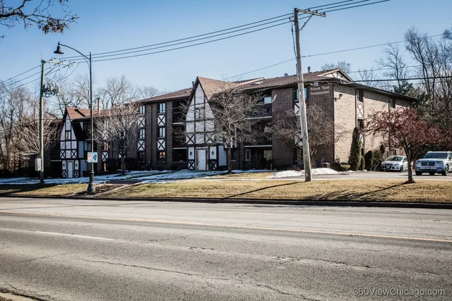 $229,900 | 8415 West 95th Street, Unit 24, Hickory Hills, IL 60457