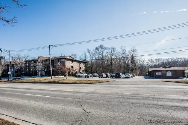 $229,900 | 8415 West 95th Street, Unit 24, Hickory Hills, IL 60457