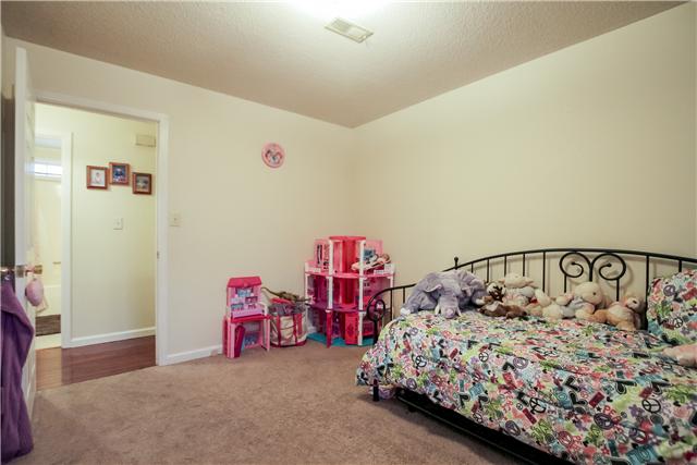 375 Edmondson Ferry Road Clarksville, TN 37040 - Photo 16 of 20 Front guest bedroom located across from the full bath.