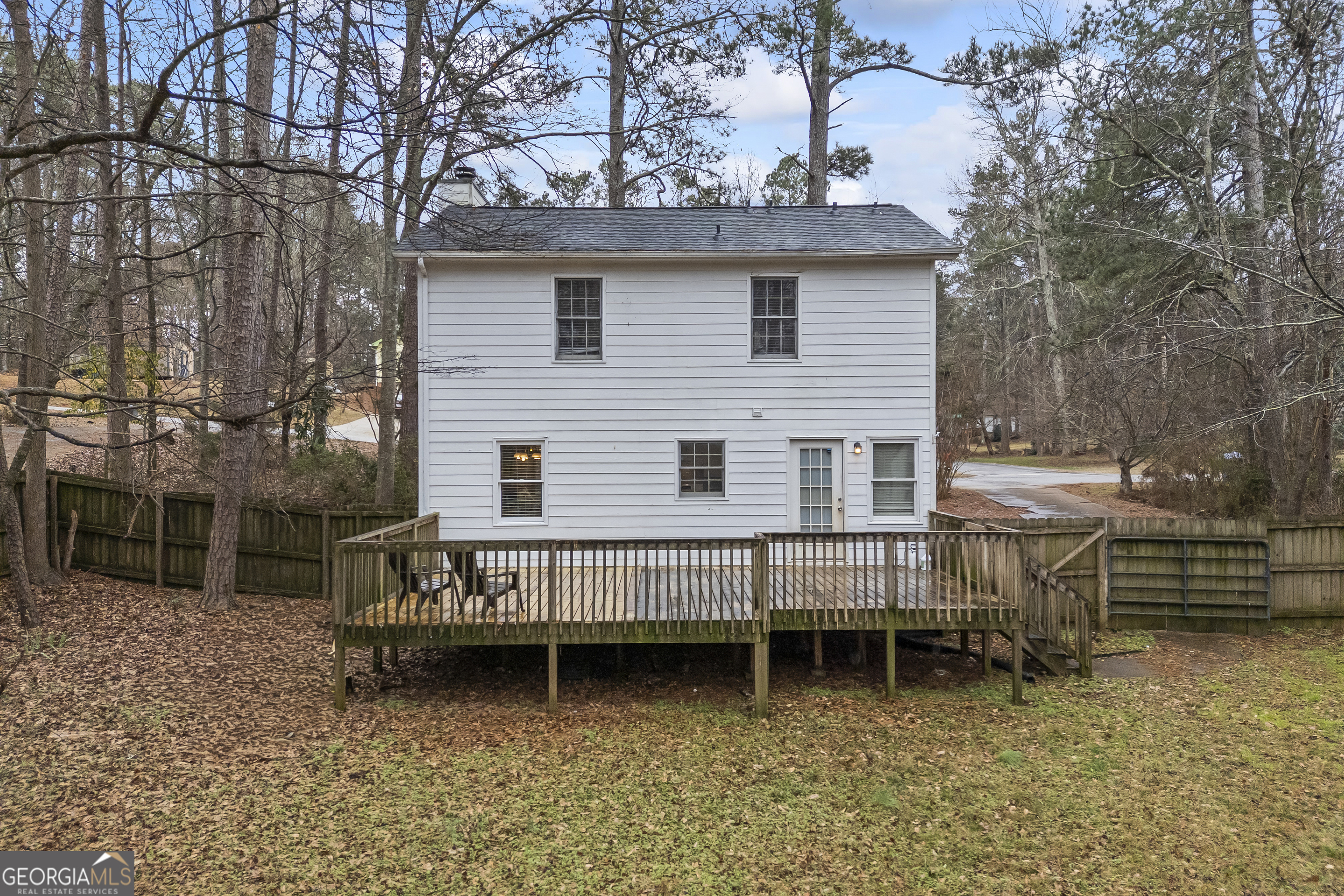129 Pheasant Run Bogart, GA 30622 - Photo 39 of 50 a view of a house with a bed and a table and chairs