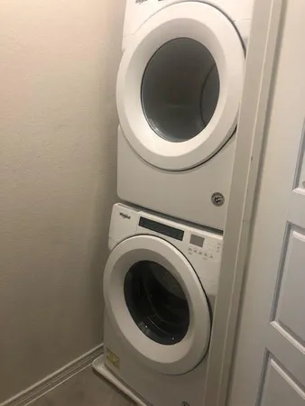 a close up view of a washer and dryer