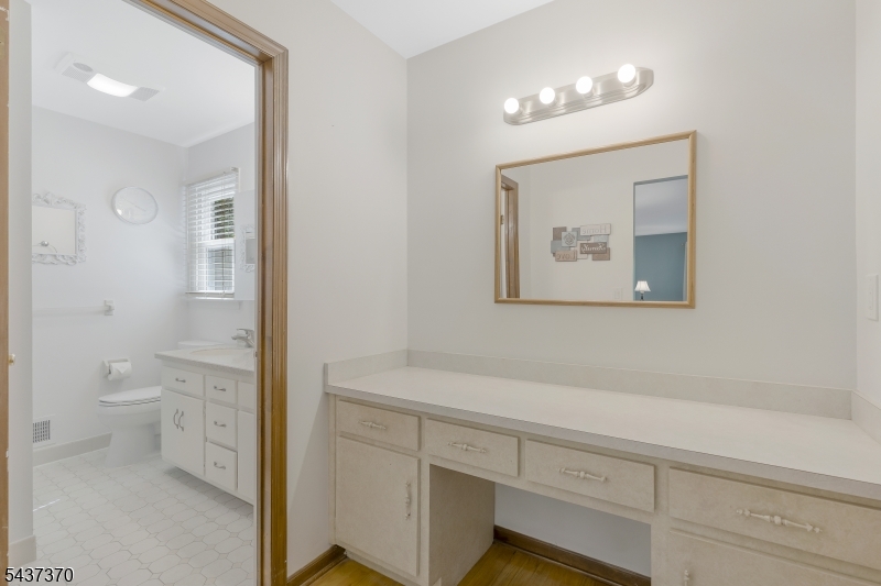 9 Grouse Road Warren, NJ 07059 - Photo 23 of 43