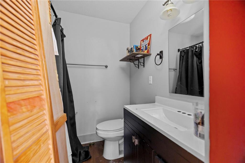 545 Tennessee Street Lawrence, KS 66044 - Photo 14 of 53