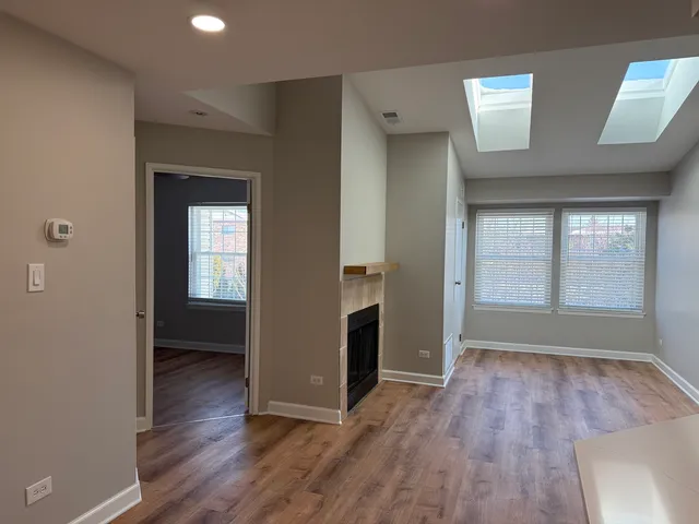 $1,450 | 1403 East Wyndham Circle, Unit 205, Palatine, IL 60074