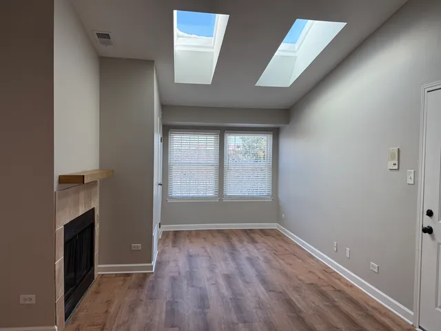 $1,450 | 1403 East Wyndham Circle, Unit 205, Palatine, IL 60074