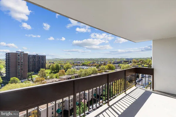 $2,400 | 5300 Holmes Run Parkway, Unit 1210, Alexandria, VA 22304