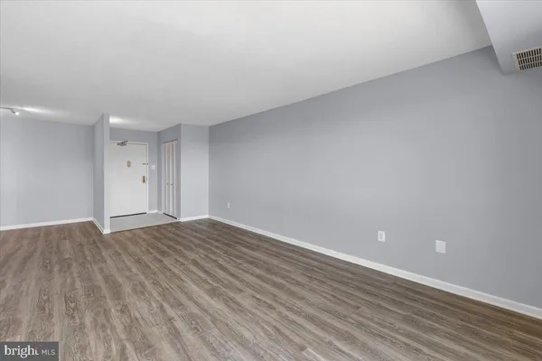 $2,400 | 5300 Holmes Run Parkway, Unit 1210, Alexandria, VA 22304