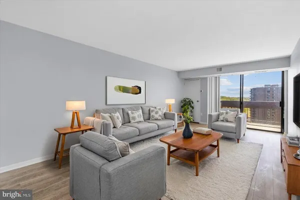 $2,400 | 5300 Holmes Run Parkway, Unit 1210, Alexandria, VA 22304