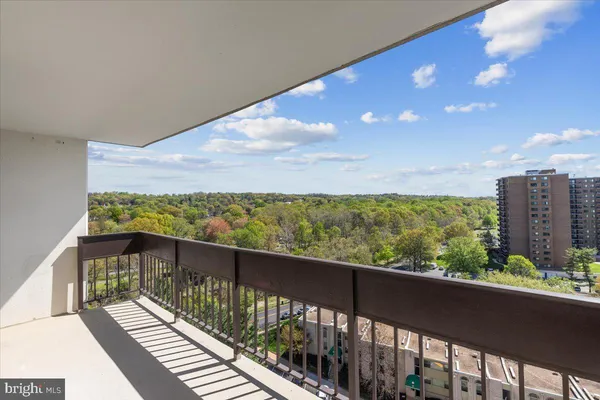$2,400 | 5300 Holmes Run Parkway, Unit 1210, Alexandria, VA 22304