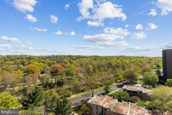 $2,400 | 5300 Holmes Run Parkway, Unit 1210, Alexandria, VA 22304
