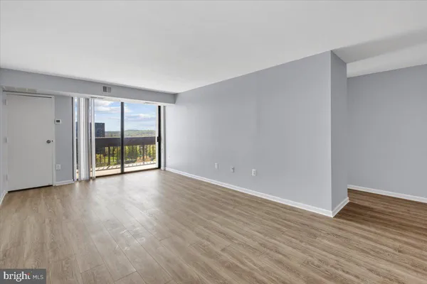 $2,400 | 5300 Holmes Run Parkway, Unit 1210, Alexandria, VA 22304