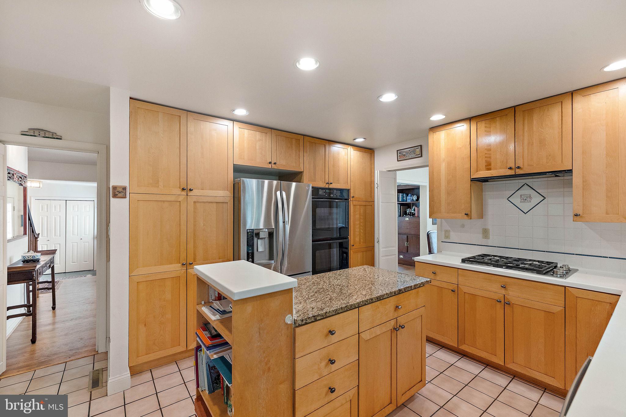 14 Kenwick Road Hockessin, DE 19707 - Photo 12 of 43 Double ovens